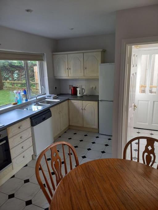 Large 4Bed Available Long-Term In Letterkennyヴィラ エクステリア 写真
