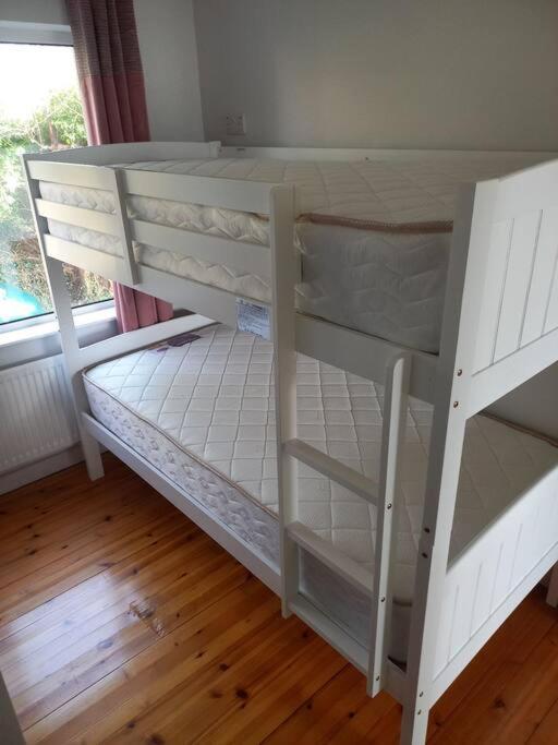Large 4Bed Available Long-Term In Letterkennyヴィラ エクステリア 写真